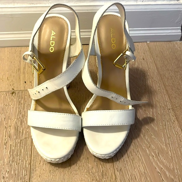 Hamptons Weekend Heel - Picture 2 of 4